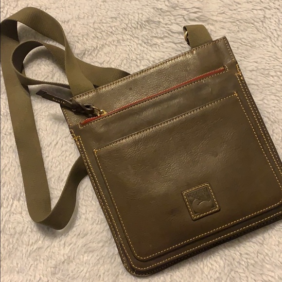 Dooney & Bourke Handbags - Dooney & Bourke crossbody handbag w/dust bag
